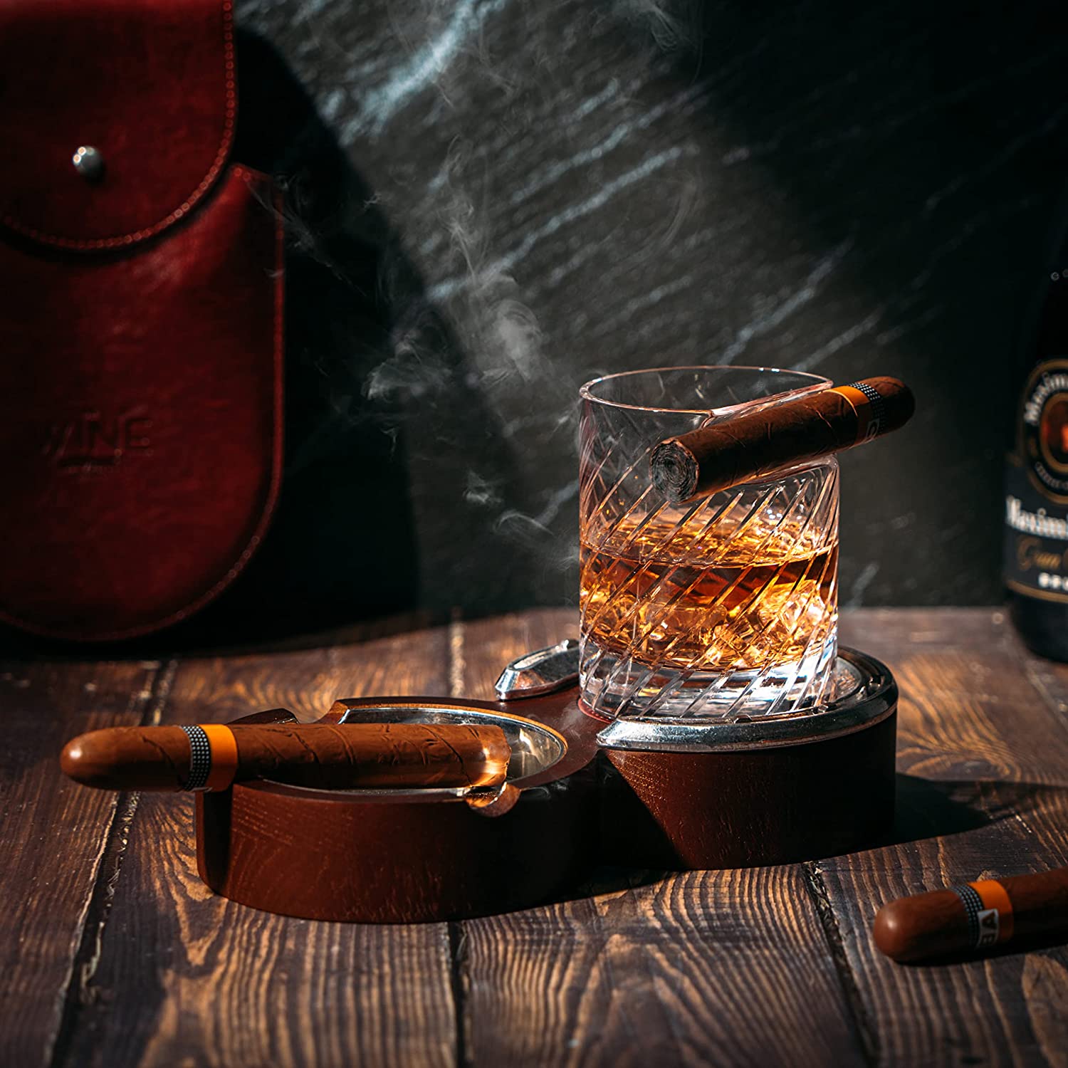 Luxurious Cigar Glass - In A Leather Horseshoe Storage Case - Keen Glass Solutions