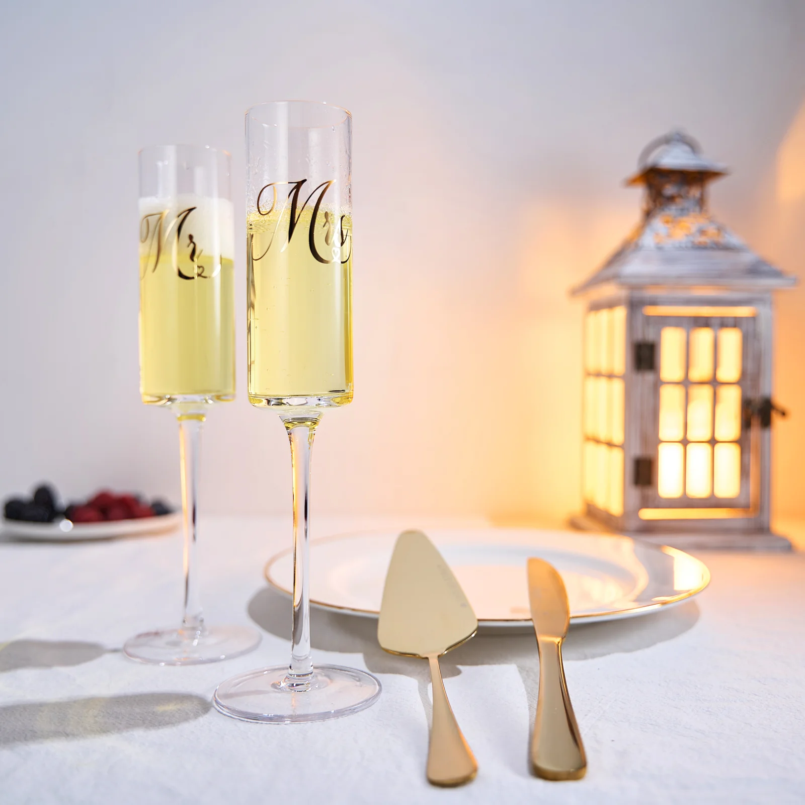 Wedding, Bridal Mr & Mrs Champagne Flutes Gift | Set of 2 (Gold) - Keen Glass Solutions