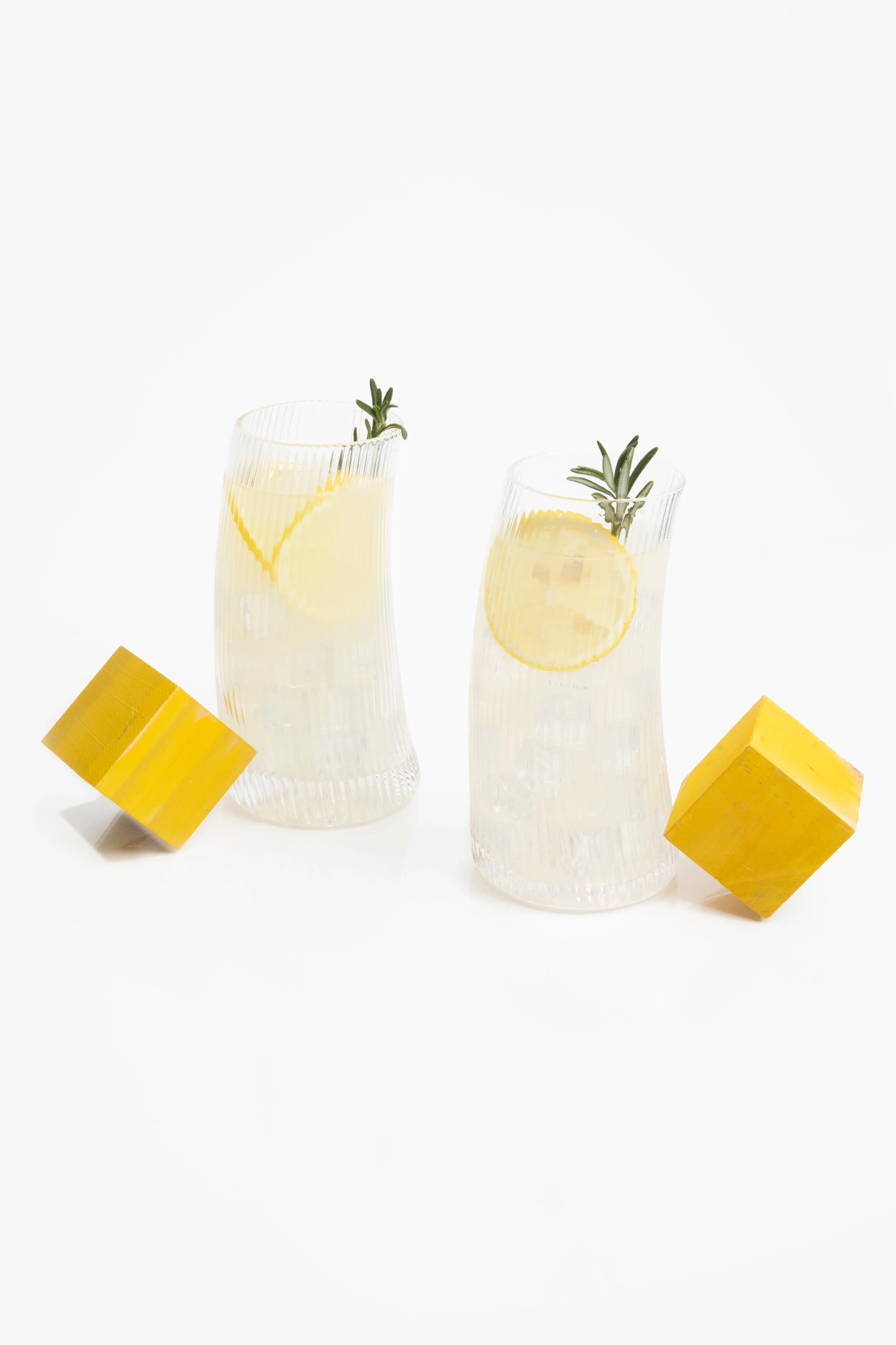 Set of 2 Curvy Cocktail Glasses 8oz - Keen Glass Solutions