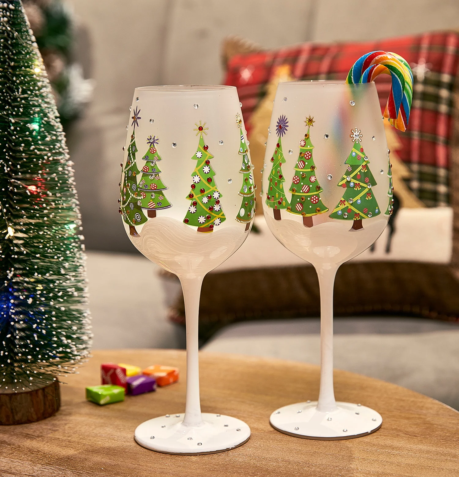 Set of 2 Stemmed Christmas Tree Design Wine Glasses - 14 oz - Keen Glass Solutions
